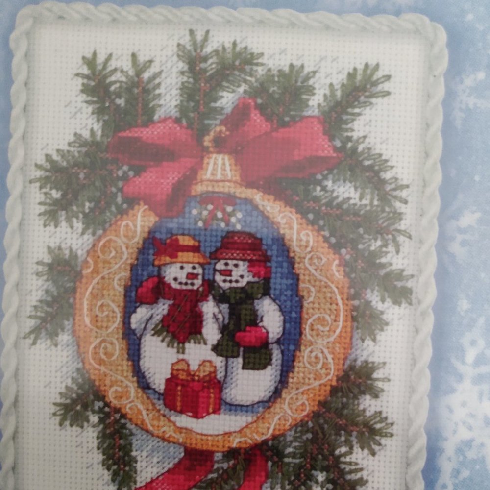 Dimensions Gold Nuggets Series Gifts in the Snow Snowman Couple Cross Stitch New